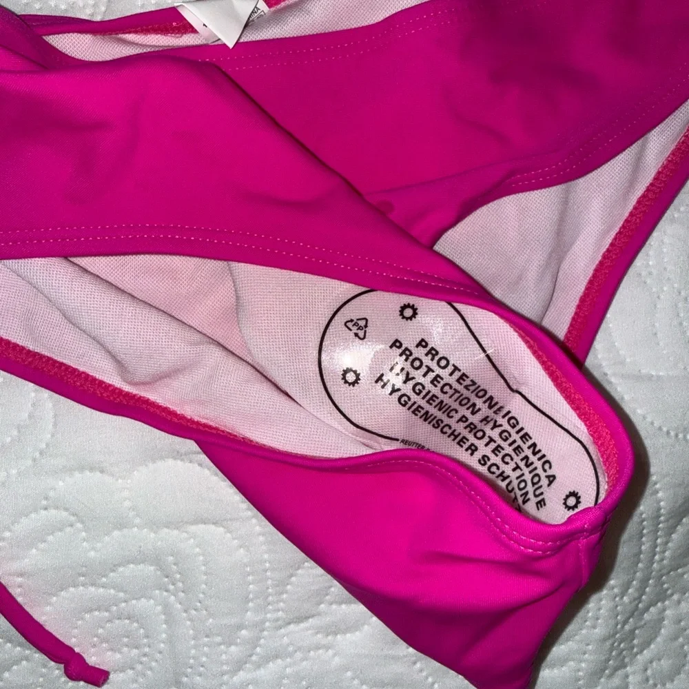 Women’s Pink Triangle Bikini Set - Size Large - Picture 6 of 8